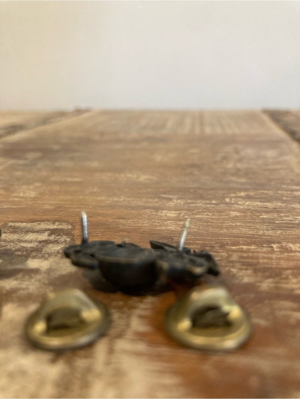USMC Eagle Globe & Anchor Metal Pins Lot of 2 - Picture 9 of 11